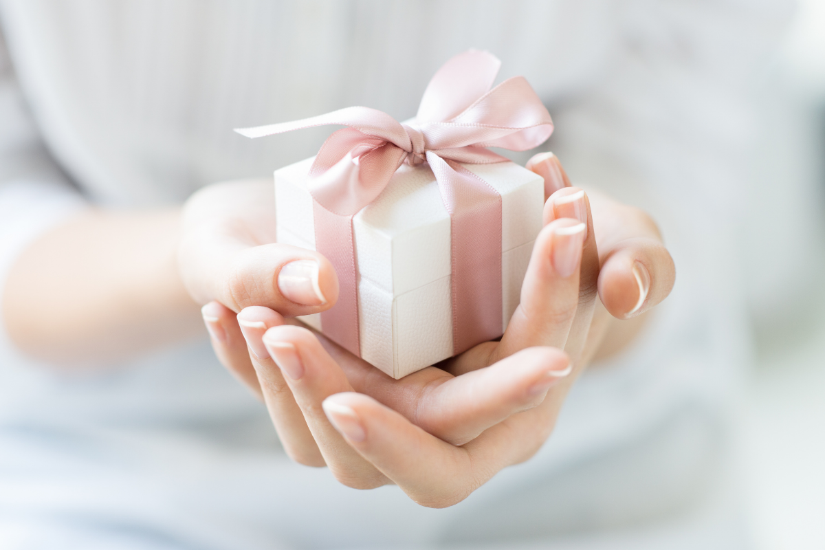 Offering Freebies | Art Biz Success